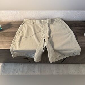 Chaps Men's Beige Flat Front Cargo Shorts, 36